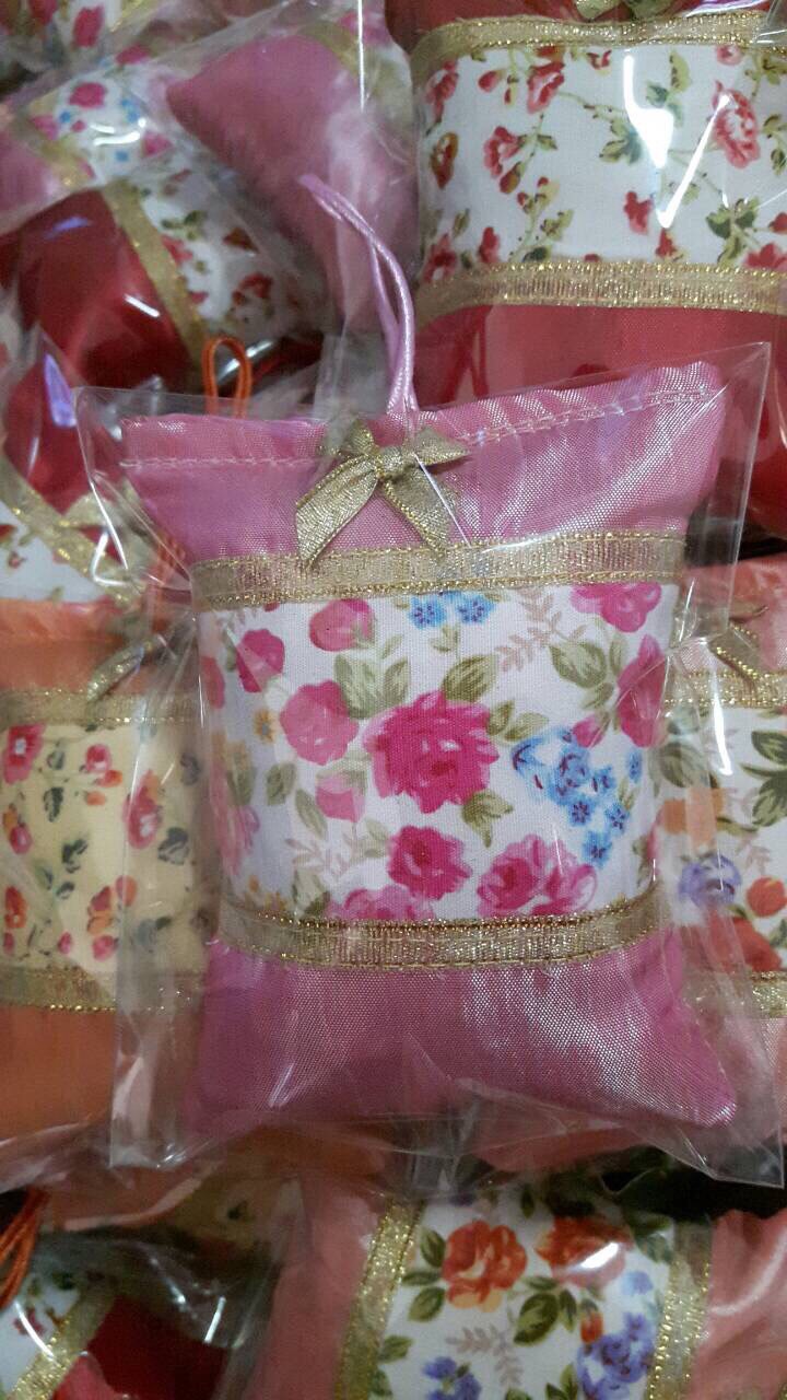 หมอนใบชาใบเล็กลายดอกสีชมพู