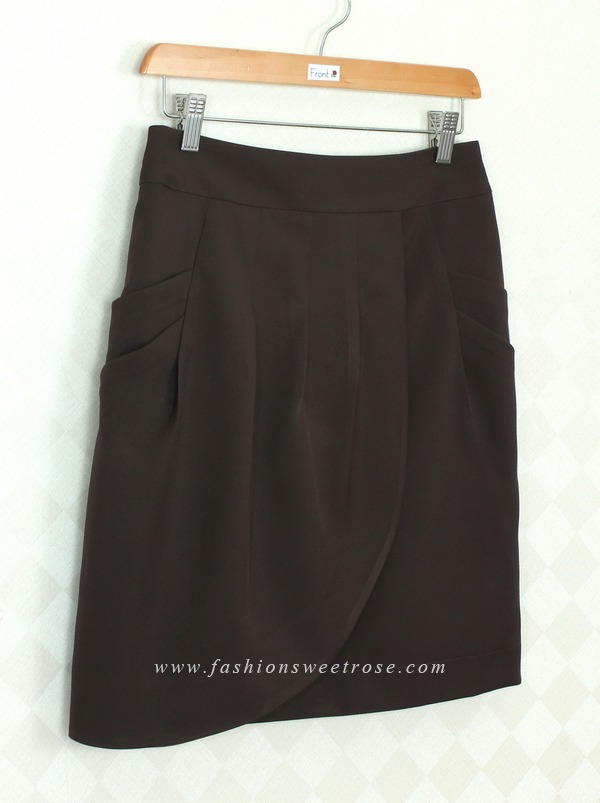 SK-364 กระโปรงทรงสอบ ผ้าไหมอิตาลีสีน้ำตาลเข้ม ด้านหน้ากระโปรงจับจีบทวิช