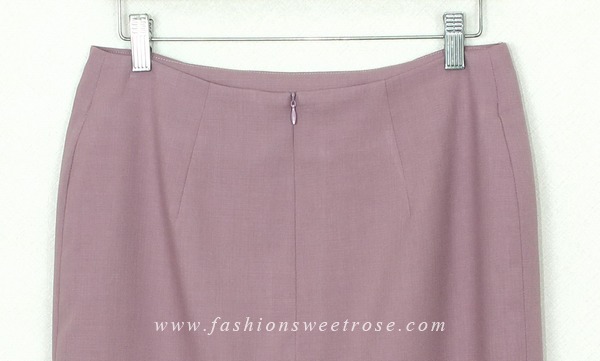 SK-369 กระโปรงทรงสอบ ผ้า Rose Skin สีม่วงกะปิ ด้านหน้ากระโปรงจับจีบทวิช ดีไซน์เรียบหรู