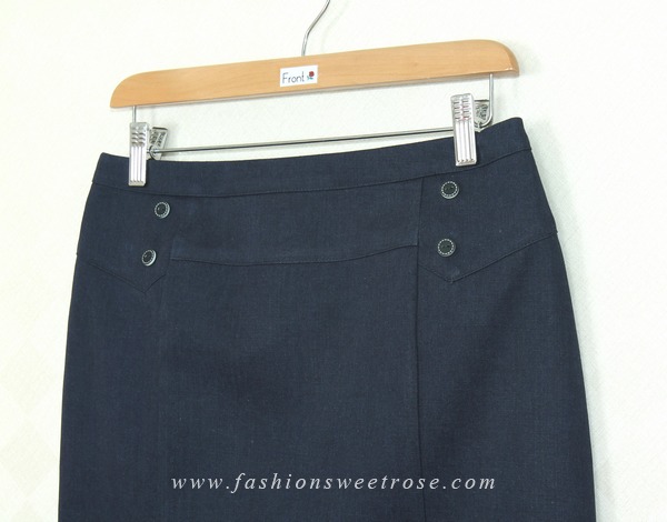 SK-372 กระโปรงทรงสอบ ผ้ายีนส์ญี่ปุ่นสีน้ำเงิน ด้านหน้ากระโปรงดีไซน์ตัดต่อ