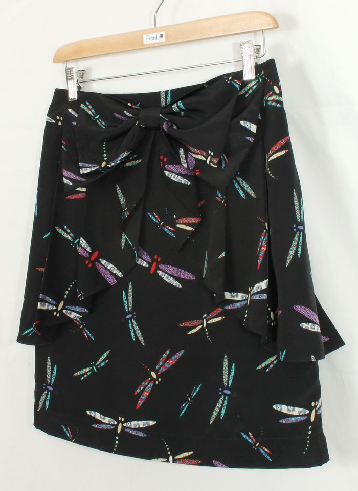 SK-222 กระโปรงแฟชั่น&ทำงาน ผ้าหางกระรอกพิมพ์ลายแมลงปอพื้นดำ มีโบว์ซ้อนกัน 2 ชั้น