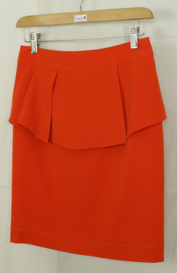 SK-070 กระโปรงทรงสอบ ผ้าไหมอิตาลีสีส้ม ด้านหน้ากระโปรงจับจีบระบาย