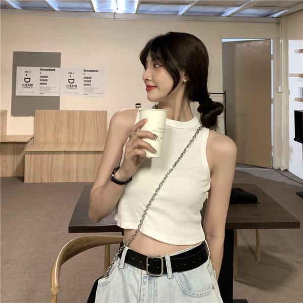 Butter knit crop top 🧡 ครอปผ้าร่องแขนกุด