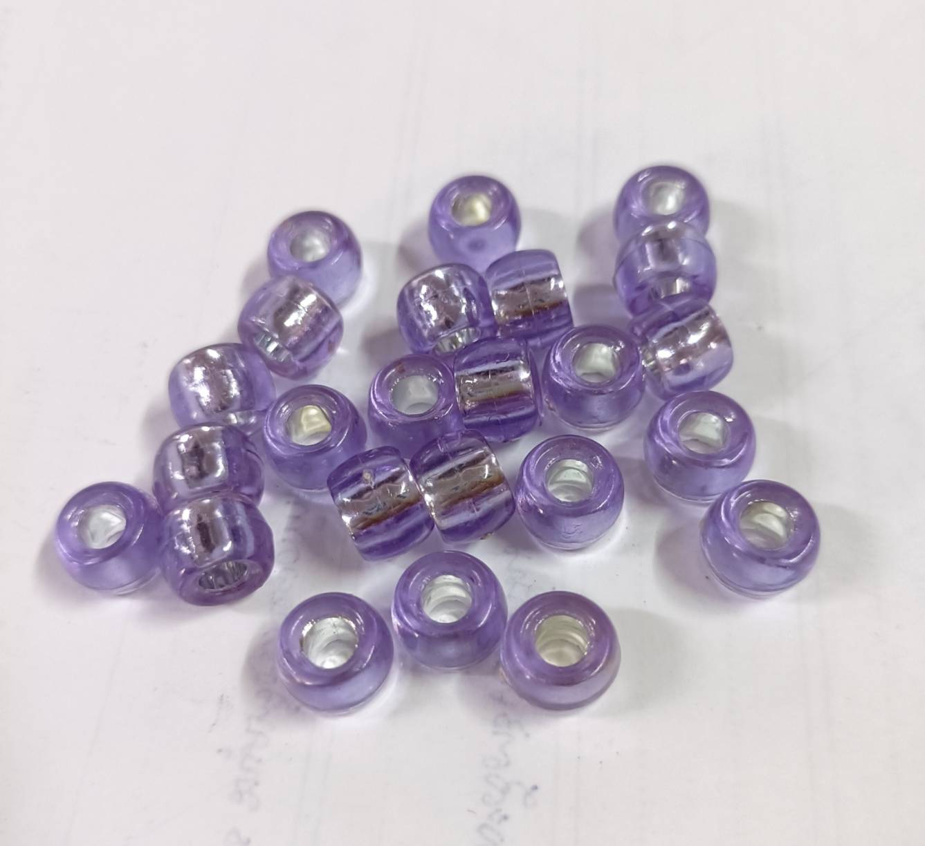 ลูกปัดอะครีลิค สีม่วงฟอยด์ ขนาด 7x9 มม. รู 3-4 มม. แพ็ค 100 เม็ด