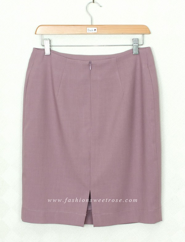 SK-369 กระโปรงทรงสอบ ผ้า Rose Skin สีม่วงกะปิ ด้านหน้ากระโปรงจับจีบทวิช ดีไซน์เรียบหรู