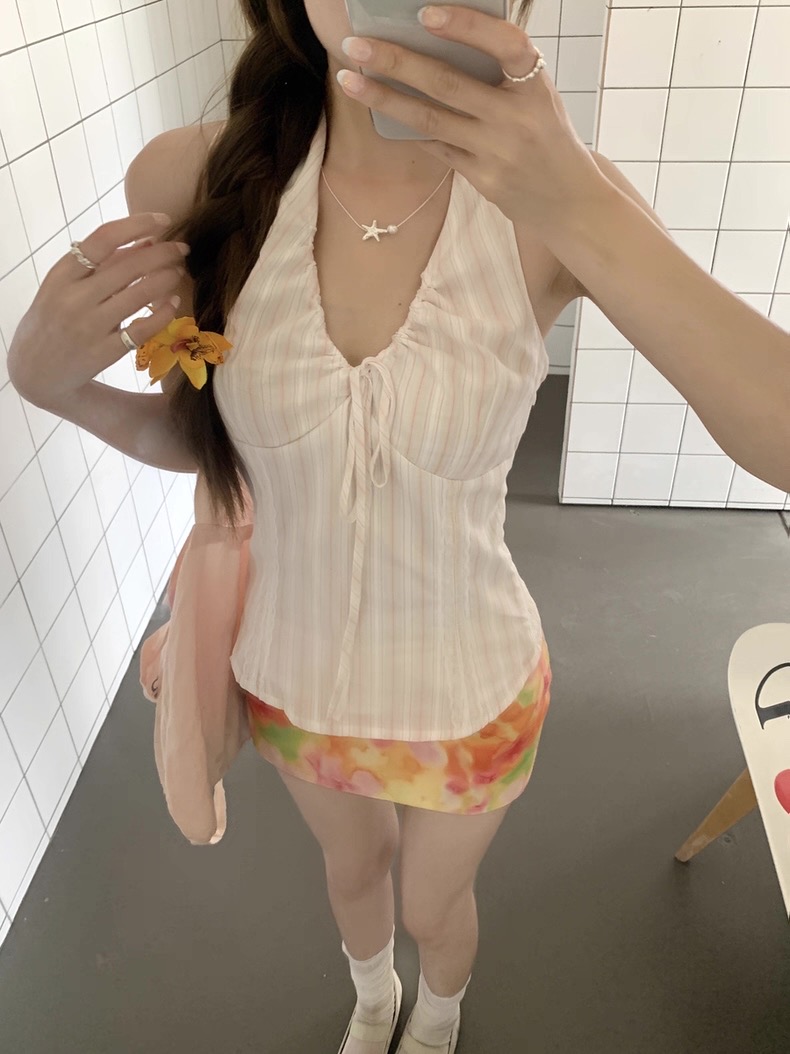 Chunya halter top เสื้อคล้องสม็อคลายทาง