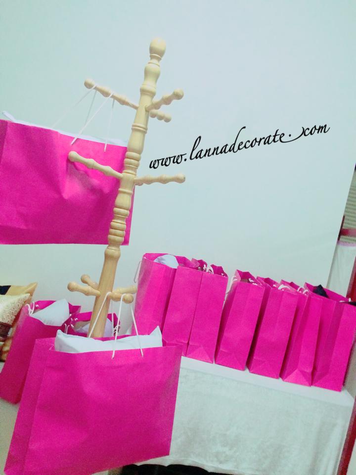 ถุงกระดาษสีชมพูสดใส