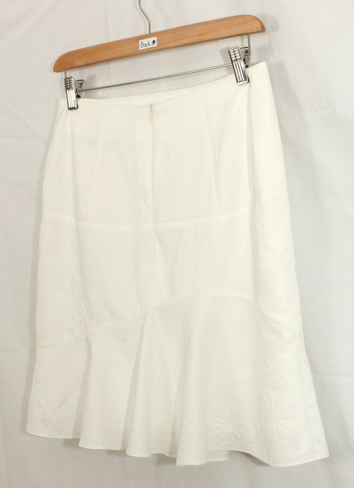 SK-219 กระโปรงแฟชั่น&ทำงาน ทรงย้วย ผ้าไหมอิตาลีพิมพ์นูนลายดอกไม้ สีขาวออฟไวท์