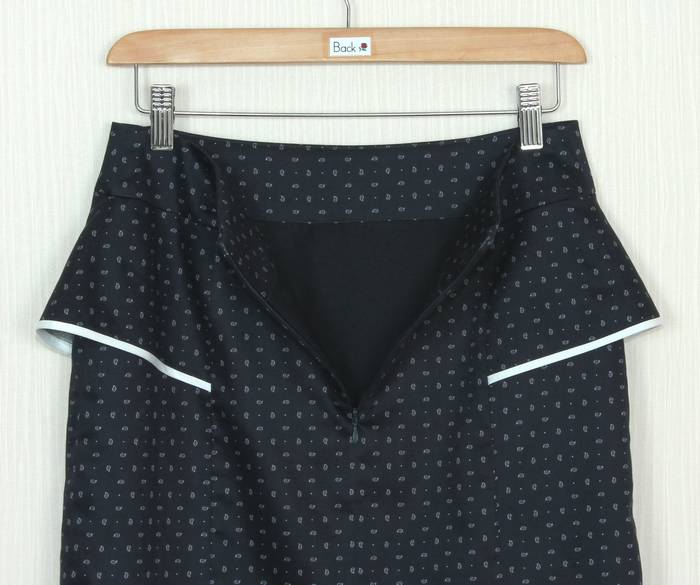 SK-244 กระโปรงแฟชั่น&ทำงาน ทรงสอบแต่งระบาย ผ้าคอตตอนญี่ปุ่นพื้นน้ำเงินเข้มพิมพ์ลายลูกน้ำเล็กๆ