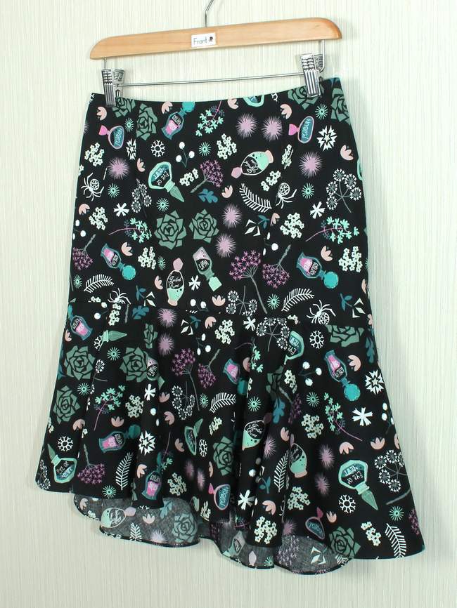 SK-262 กระโปรงแฟชั่น&ทำงาน ทรงย้วย ผ้าคอตตอนญี่ปุ่นพิมพ์ลายกราฟฟิคดอกกุหลาบและขวดน้ำหอม