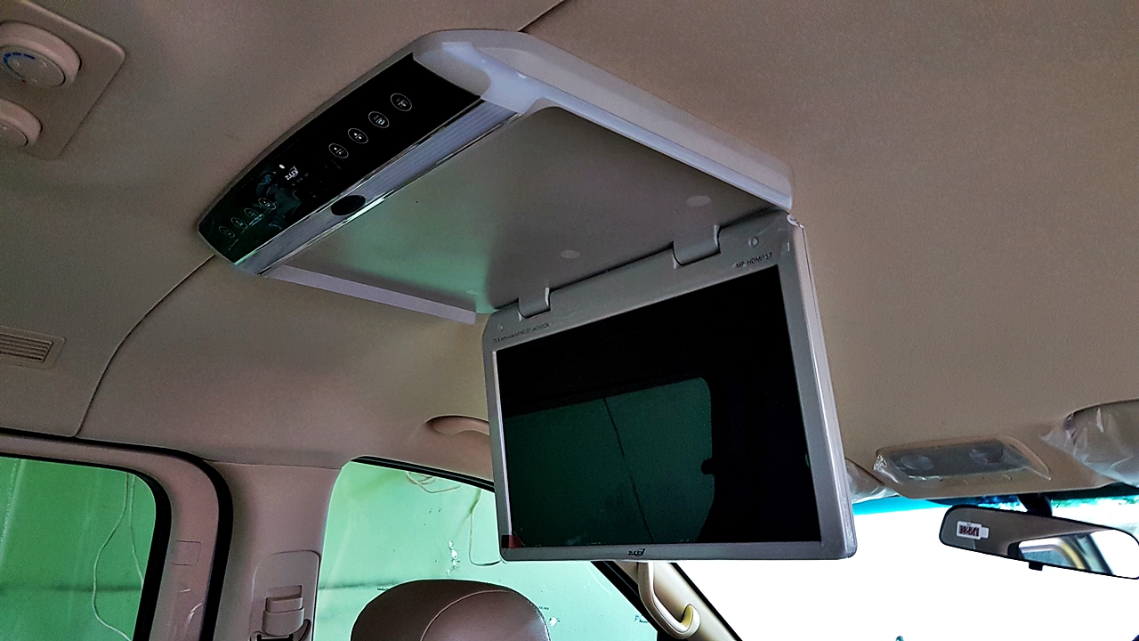 HYUNDAI H-1 TOURING 2016 [ เครื่องเสียง Pioneer + เบาะ + ชุดแต่งรอบคัน + push start + สปอยเลอร์ + ประตูไฟฟ้า ] {ง0990}