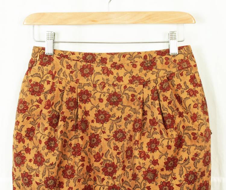 SK-156 กระโปรงแฟชั่น&ทำงาน ทรงสอบจับจีบทวิช ผ้าญี่ปุ่นลายดอกไม้โทนน้ำตาล