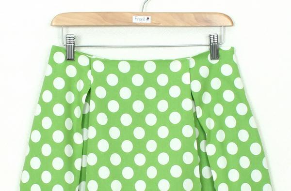 SK-344 กระโปรงแฟชั่น&ทำงาน ทรงบาน ผ้าคอตต้อนลินินญี่ปุ่นพิมพ์ลาย POLKA DOT จุดขาวพื้นเขียว