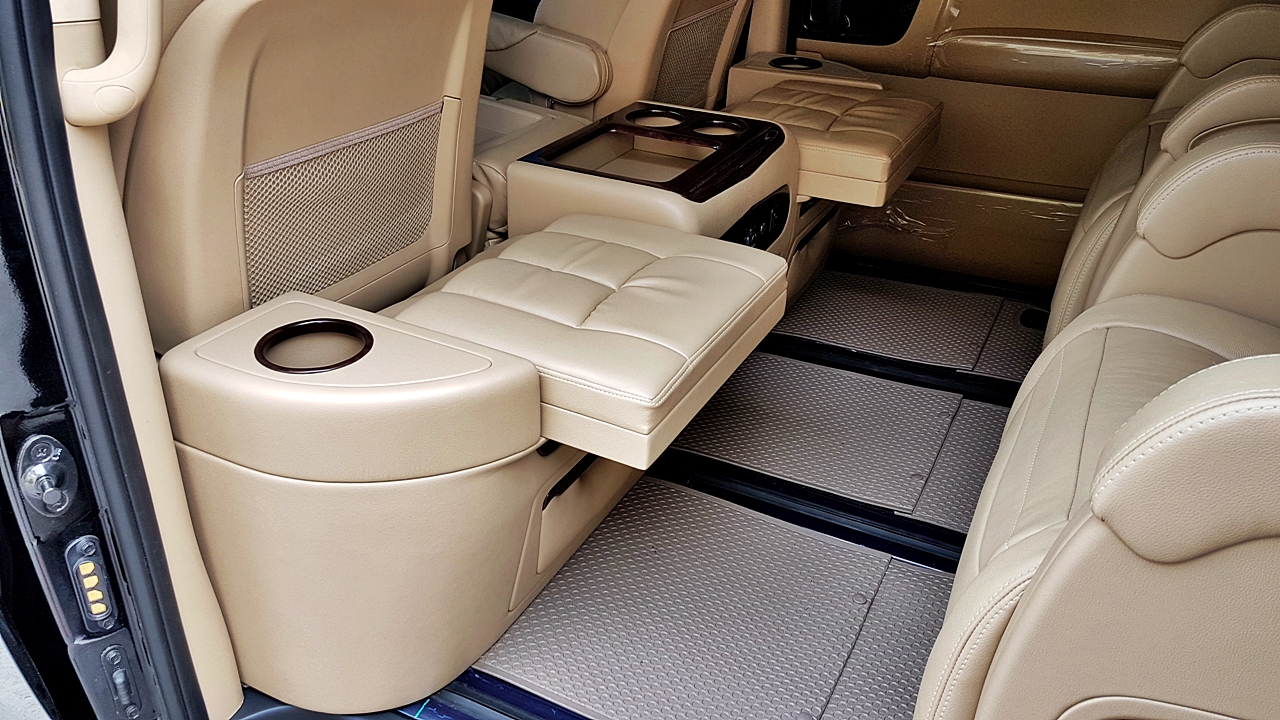 HYUNDAI H-1 ELITE 2017 [ จอหน้า pioneer 8850 + เครื่องเสียงชุดใหญ่ + ประตูไฟฟ้า 1 ข้าง + เบาะ vip + ท้าย 60:40 + คอนโซลเตี้ย ] {ฮล2626 , ก5212 }