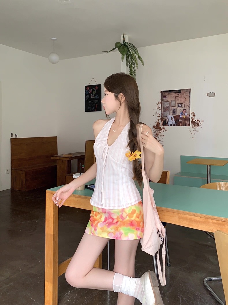 Chunya halter top เสื้อคล้องสม็อคลายทาง