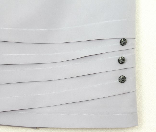 กระโปรงแฟชั่น&ทำงาน กระโปรงสอบ ผ้าไหมอิตาลีสีเทา ชายกระโปรงตีเกร็ดแต่งด้วกระดุม / SK-286