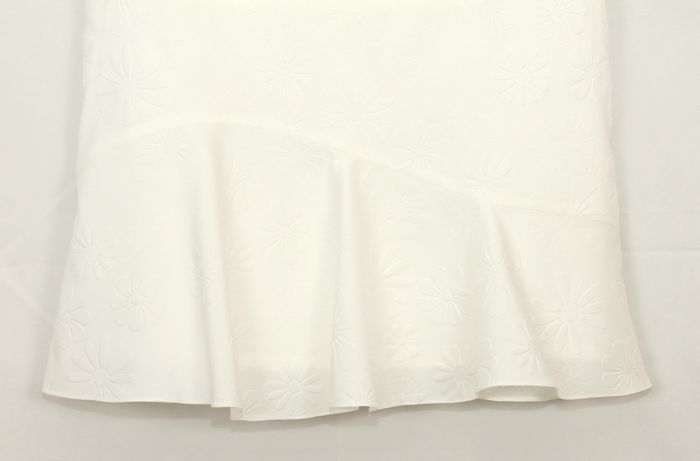 SK-219 กระโปรงแฟชั่น&ทำงาน ทรงย้วย ผ้าไหมอิตาลีพิมพ์นูนลายดอกไม้ สีขาวออฟไวท์