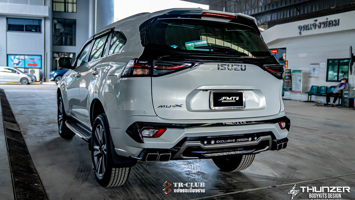 ชุดแต่งสเกิร์ตรอบคัน THUNZER สำหรับ Mu-X 2021