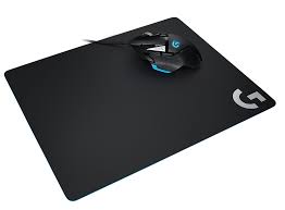 LOGITECH G240 CLOTH GAMING MOUSE PAD เหมาะสำหรับ DPI ต่ำ แรงเสียดทานปานกลาง สม่ำเสมอ