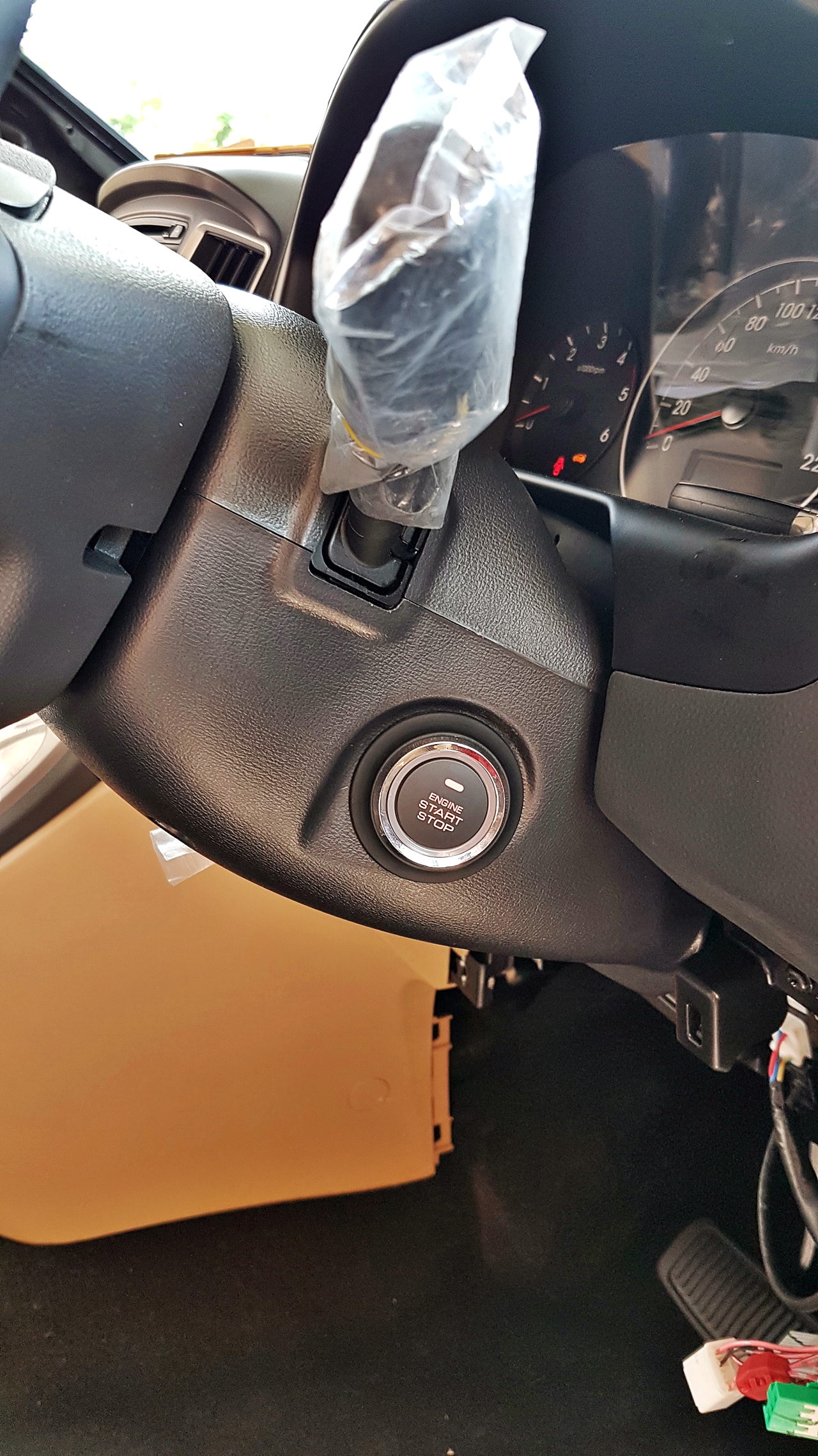 HYUNDAI H-1 STAREX [ เครื่องเสียง + ดิจิตอลทีวี + ช่วงล่าง + ล้อ + ไฟท้าย + สคัฟเพลท + push start + damp ] { 3 กจ 9875 }