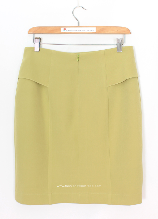 กระโปรงทรงสอบ แต่งระบายด้านหน้า ผ้า Double Twist สีเขียว / SK-482