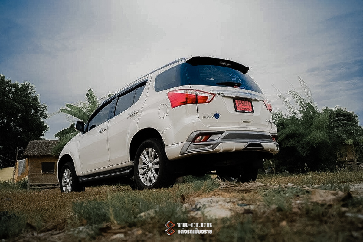 ชุดแต่งสเกิร์ตรอบคัน AMOTRIZ V1 MU-X 2017-2019