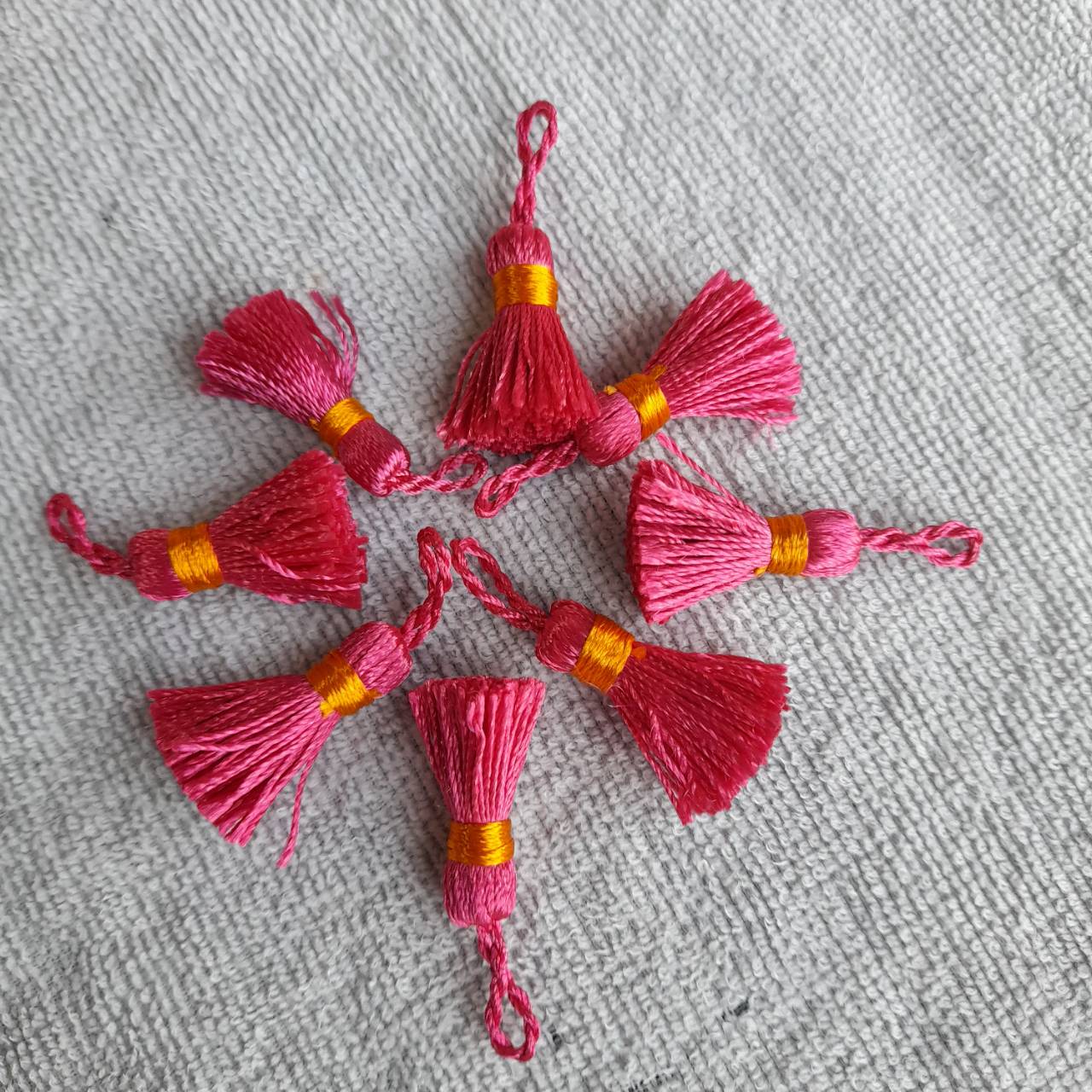 พู่ห้อยตกแต่ง โพลีเอสเตอร์คอตตอน ขนาดยาวทั้งหมดประมาณ 4 ซม. สีชมพูบานเย็น แพ็ค 10 ชิ้น