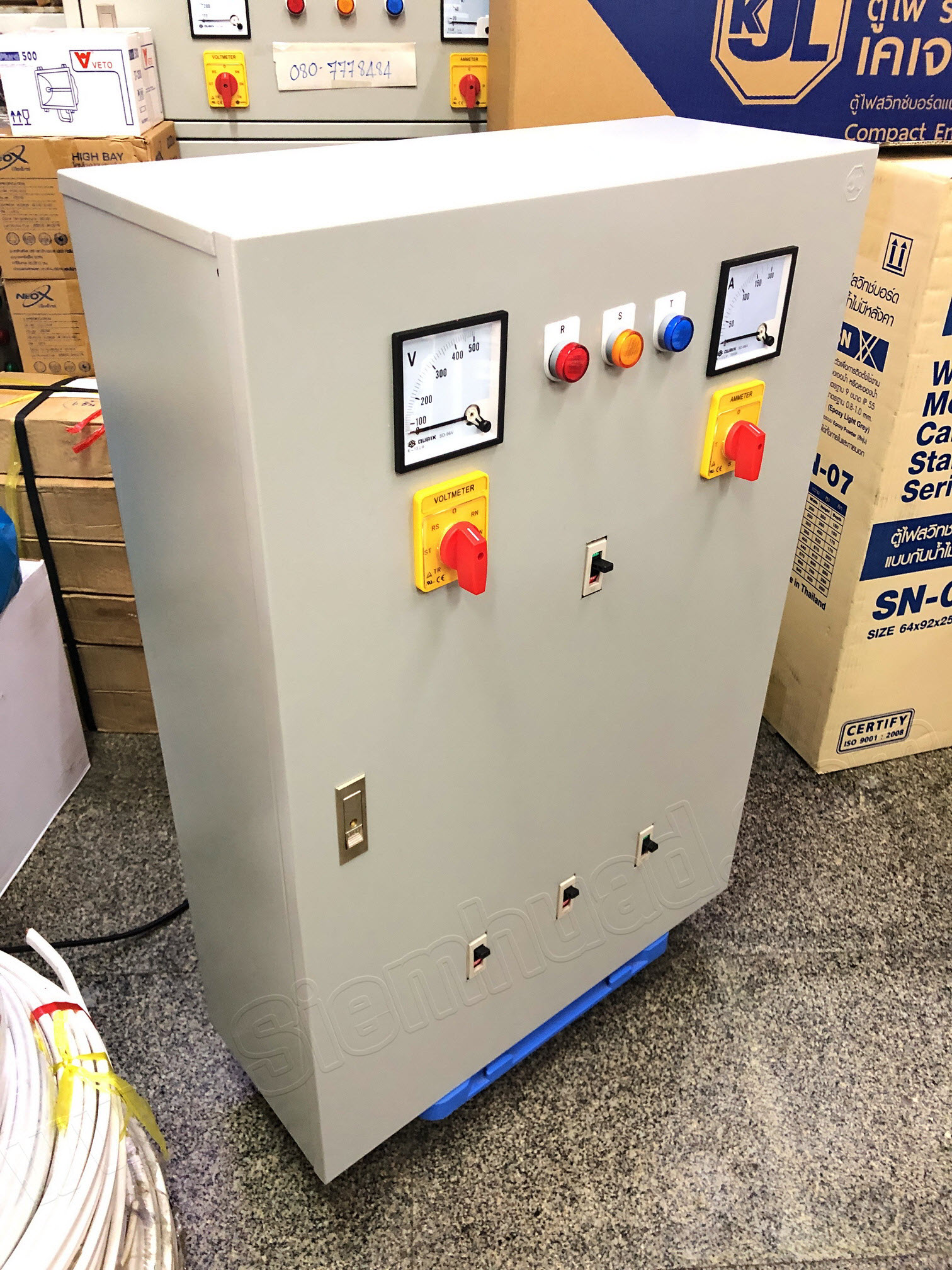 ตู้ไฟเมนเบรกเกอร์150A และเบรกเกอร์จ่ายไฟฟ้าย่อย อุปกรณ์เบรกเกอร์ MOLD CASE CIRCUIT BREAKER (MITSUBISHI), WALL MOUNTING CABINET (KJL), SELECTOR SWITCHES (QUBIX), PANEL METER (QUBIX), LED Pilot Lamp (PNC), Current Transformer (QUBIX), Fuse Holder (ZT)