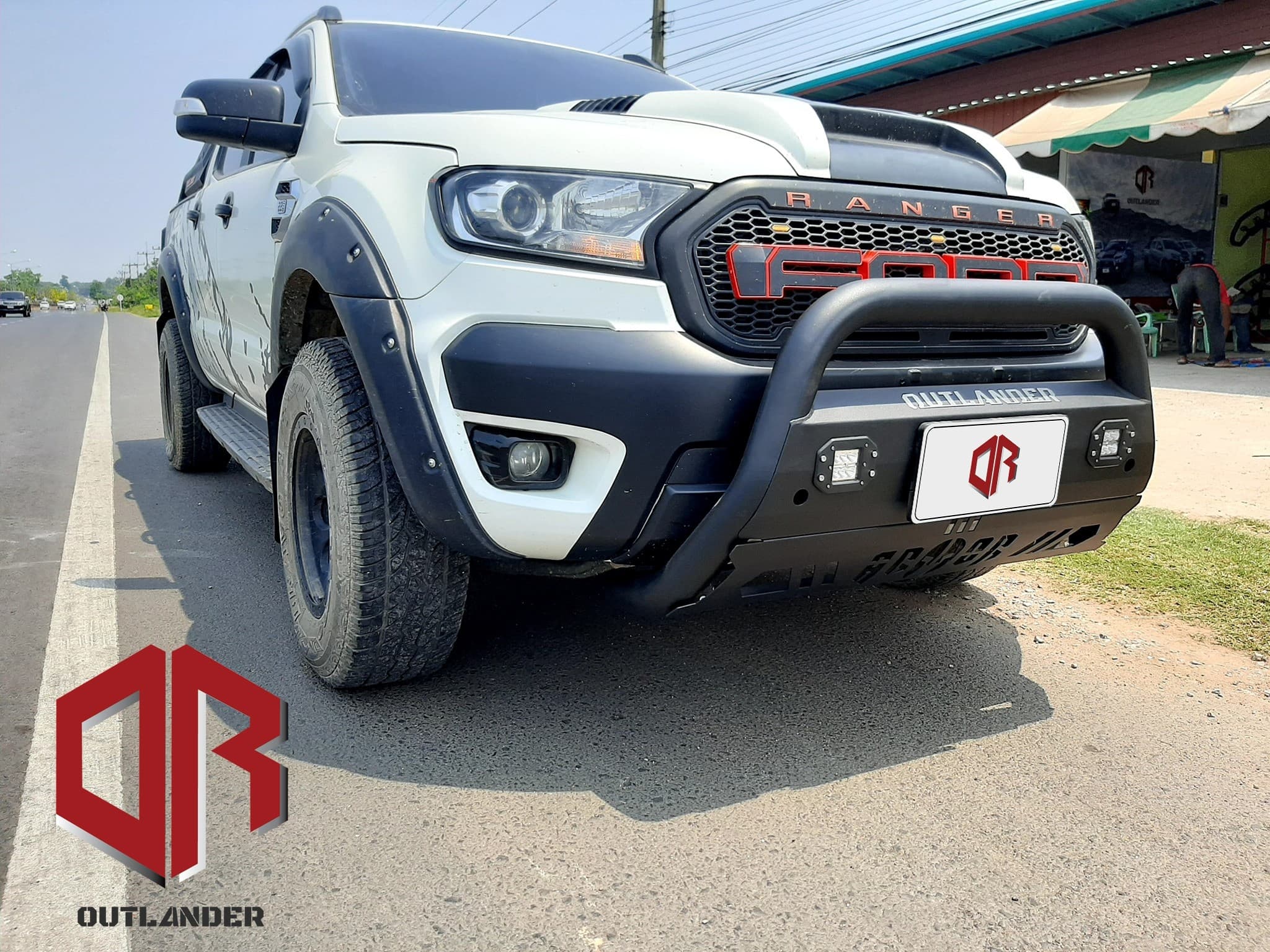 กันชนหน้าเสริมอาเมอร์ (รุ่นไฟ LED edition) Outlander