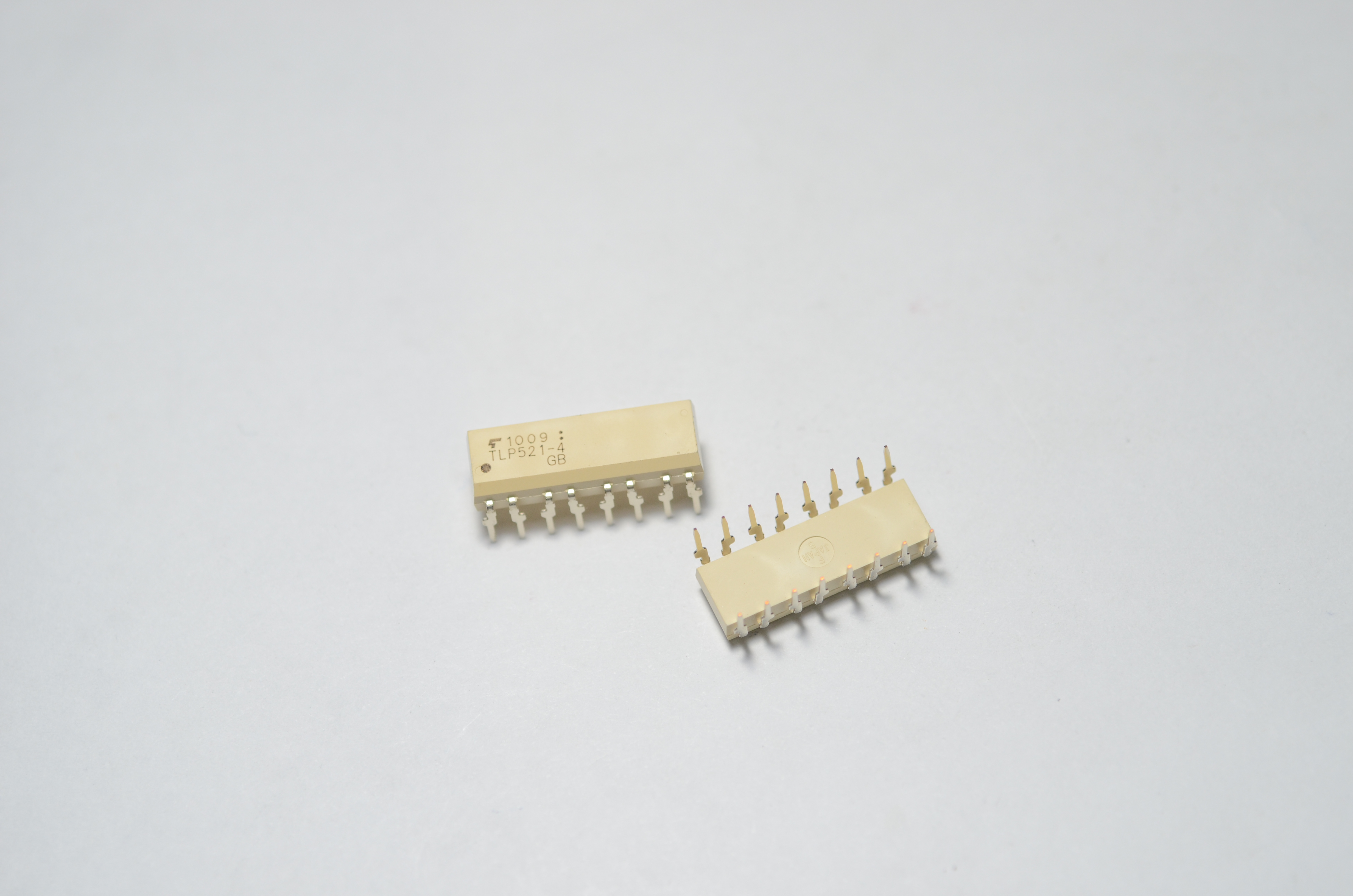 TLP521-4(GB,F) : Photocoupler 4 Channel