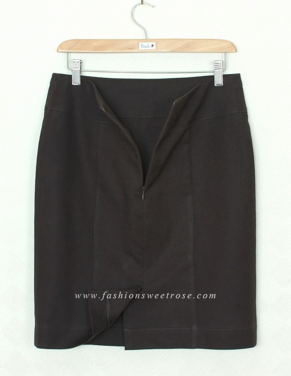 SK-373 กระโปรงทรงสอบ ผ้าญี่ปุ่นสีน้ำตาลเข้ม ด้านหน้ากระโปรงดีไซน์ตัดต่อ