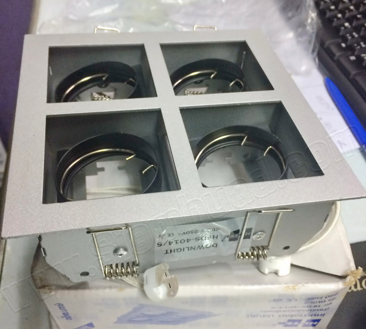 โคมดาวไลท์ฮาโลเย่น โคมดาวไลท์ DOWNLIGHT (HI-TEK) รุ่น HFDS401 series, HFDS201 series และ (รหัสไหม่) รุ่น HFID04013S 3ช่อง สีเงิน, HFID04013W 3ช่อง สีขาว, HFID04014S 4ช่อง สีเงิน