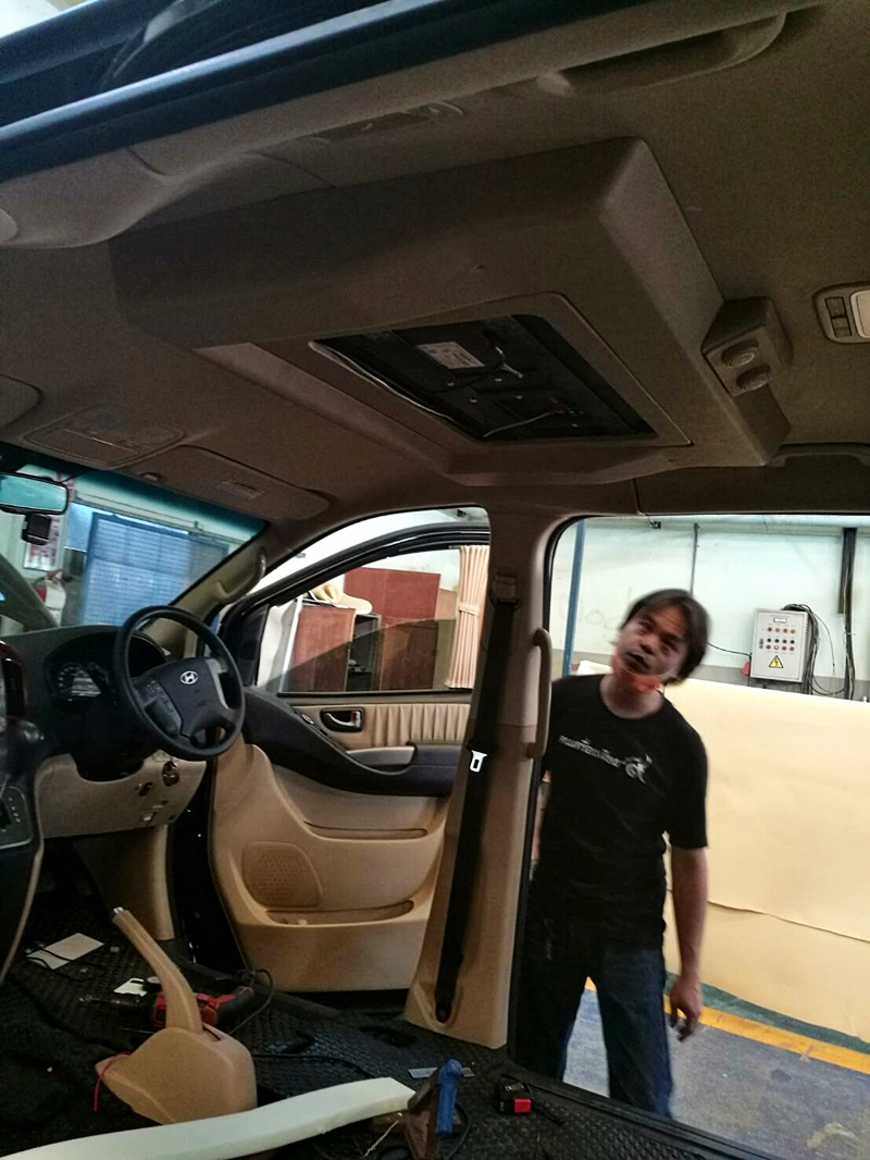 HYUNDAI H-1 DELUXE [ คอนโซลเพดาน + ประตูไฟฟ้า + เบาะ + ชุดแต่ง + ช่วงล่าง ] - ฮพ7222