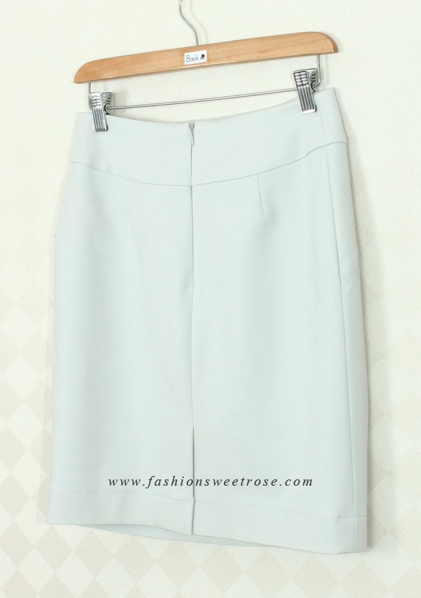 SK-360 กระโปรงแฟชั่น&ทำงาน ทรงสอบ ผ้าสแปนเด็กซ์ญี่ปุ่นสีขาวควันบุหรี่ ด้านหน้ากระโปรงดีไซน์สวยเก๋