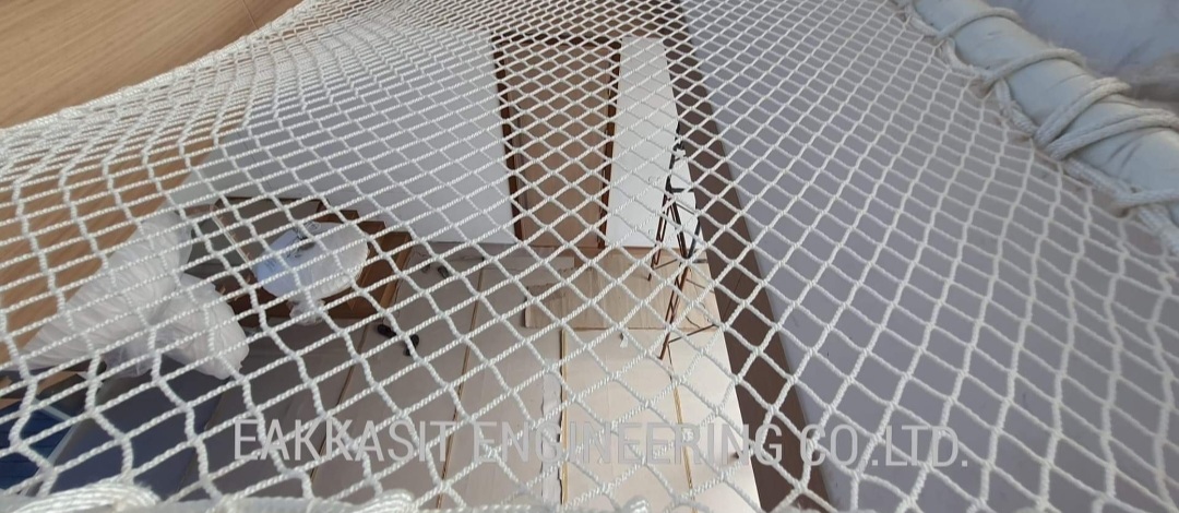 ตาข่ายคาเฟ่เซฟตี้ดัสเน็ต 2.5มม. ช่องตา 2*2cm.ขนาด 2*2 เมตร ผลิตแบบ 2ชั้น สีขาว สีดำ เชือกพันโครง+ชุดเก็บปลายเชือกสแตนเลส