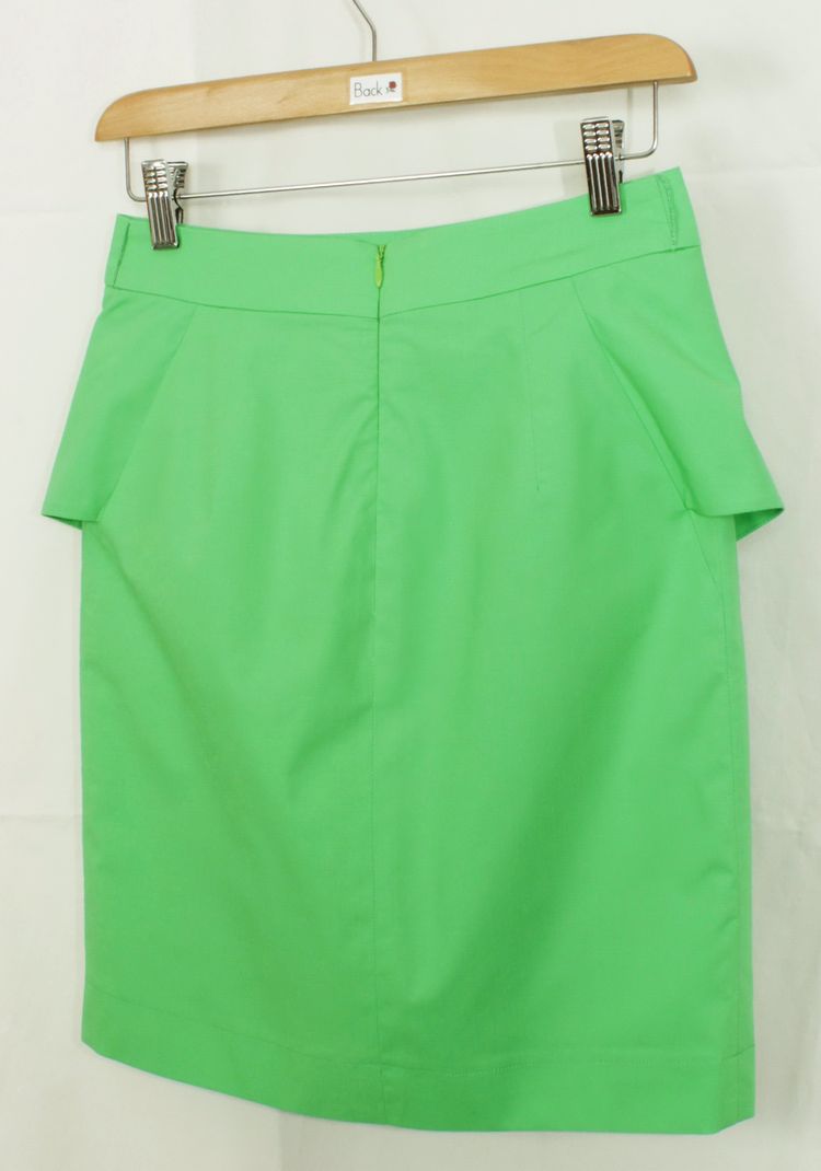 SK-069 กระโปรงทรงสอบ ผ้าคอตต้อนญี่ปุ่นสีเขียวมะนาว ด้านหน้ากระโปรงจับจีบระบาย