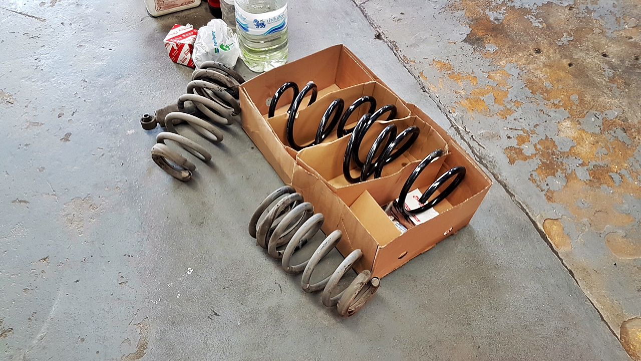 HYUNDAI H-1 DELUXE รถคุณเดี่ยว สุริยน [ เบาะ + คอนโซล +ไฟ oem หน้าหลัง led + จอเพดาน + ชุดแต่ง ] - ฮม1982