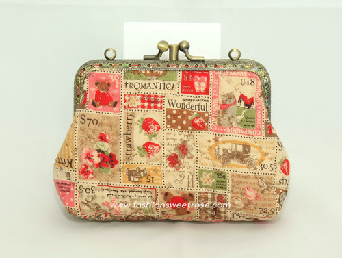 QLT-014 กระเป๋าปิ๊กแป๊กแบบ 2 ช่อง ใส่เหรียญและธนบัตร ผ้าลายแสตมป์แนววินเทจ