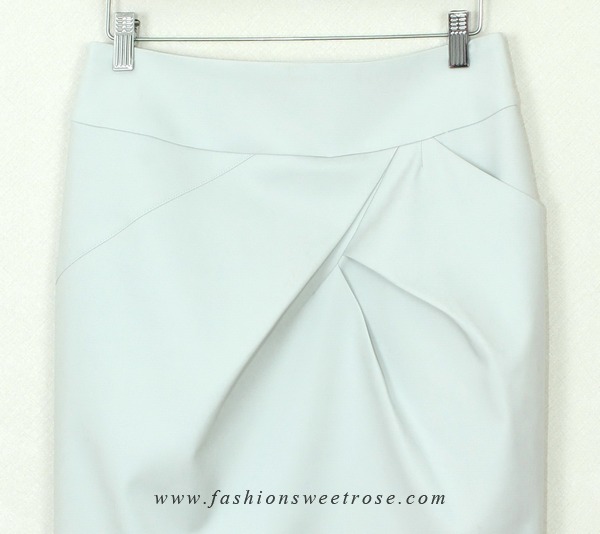 SK-360 กระโปรงแฟชั่น&ทำงาน ทรงสอบ ผ้าสแปนเด็กซ์ญี่ปุ่นสีขาวควันบุหรี่ ด้านหน้ากระโปรงดีไซน์สวยเก๋