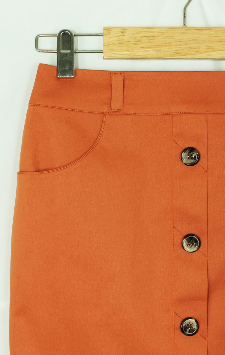 SK-124 กระโปรงแฟชั่น&ทำงาน ทรงสอบ ผ้าญี่ปุ่นสีส้มอิฐ ตกแต่งด้วยกระดุม 4 เม็ด