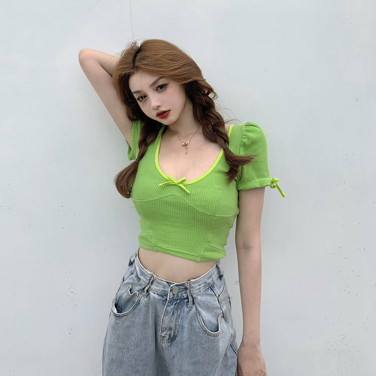 JENNIE GREEN CROP ครอปสั้นสีเขียว