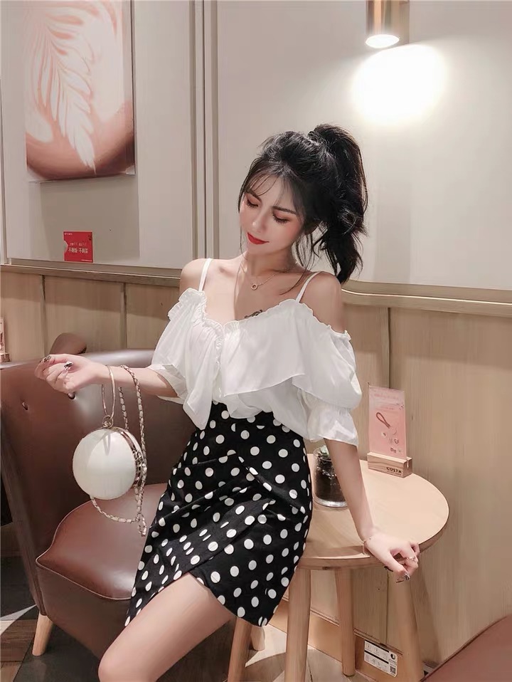 เสื้อลินินเปิดไหล่ แขนสั้น