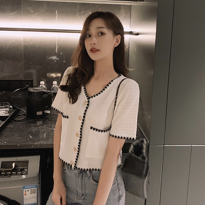 CHICCFASHION ครอปไหมพรม กระดุมทอง