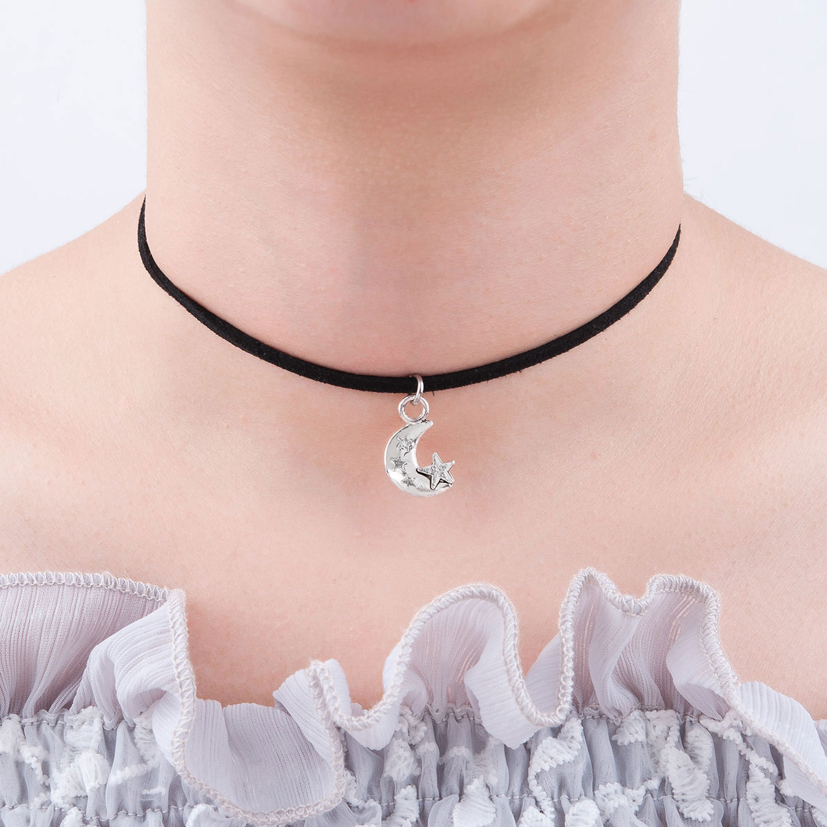 สร้อยคอ Choker แฟชั่น ผ้าหนังชามุดกำมะหยี่สีดำ จี้เงินรูปพระจันทร์ดาว รอบคอ ยาว 35cm 1 เส้น