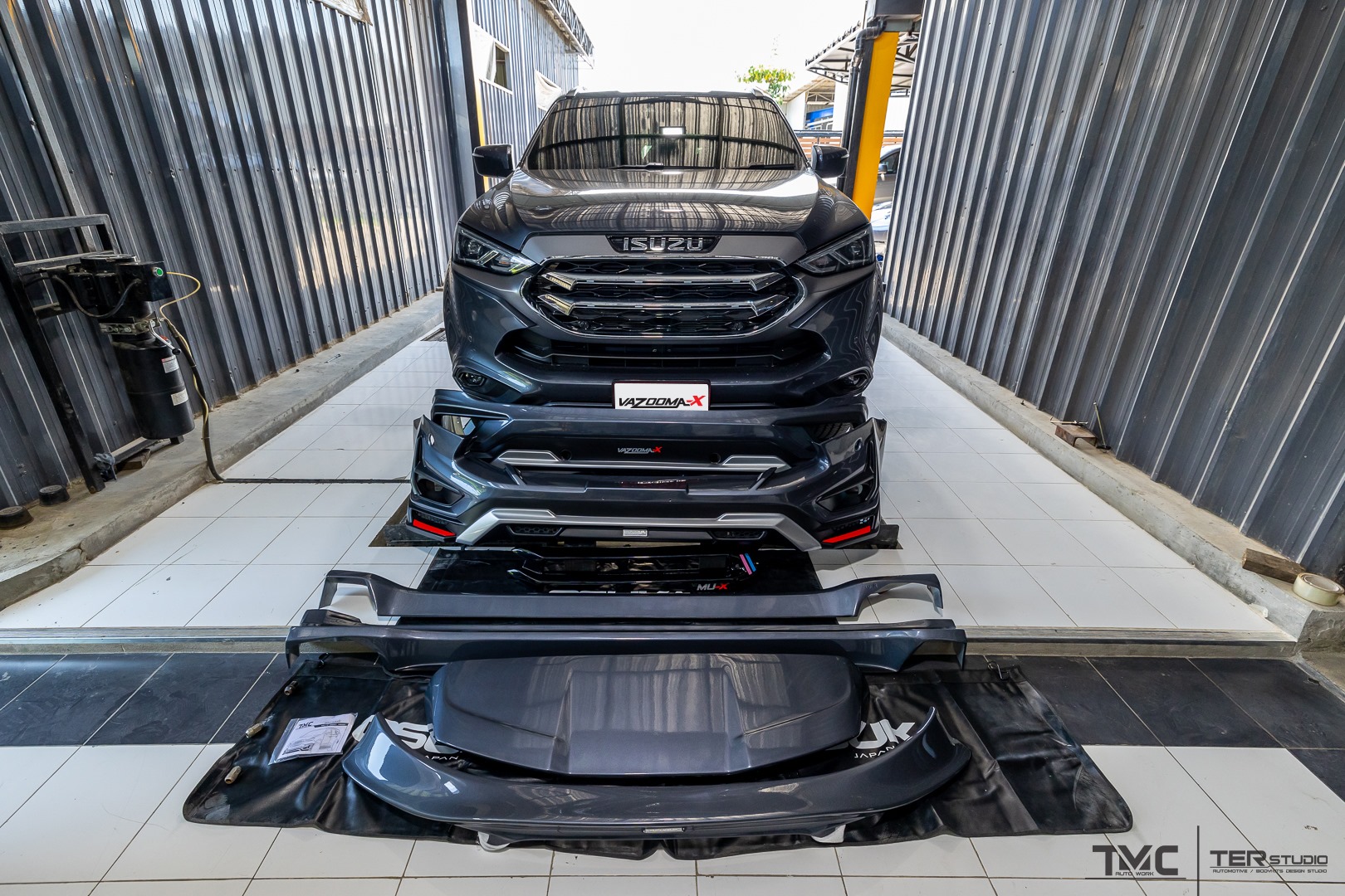 ชุดแต่งสเกิร์ตรอบคัน VAZOOMA-X สำหรับ Mu-X 2021