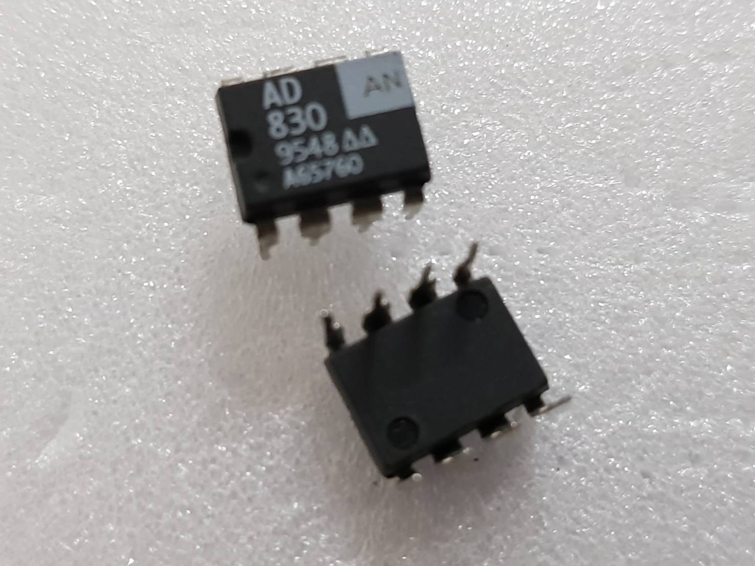 AD830AN : IC,DIP8 Hight speed Vidio DIFF AMP 85MHz
