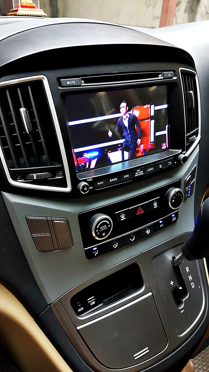 HYUNDAI H-1 ELITE 2016 [ จอแท้ตรงรุ่น + กล้องหลังแท้ + จอเพดาน + ดิจิตอลทีวี ] {ฉ3760}