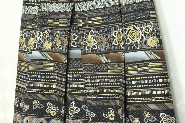 SK-347 กระโปรงแฟชั่น&ทำงาน ทรงบาน ผ้าคอตต้อนญี่ปุ่นพิมพ์ลายกราฟฟิกดอกกุหลาบโทนน้ำตาลเข้ม