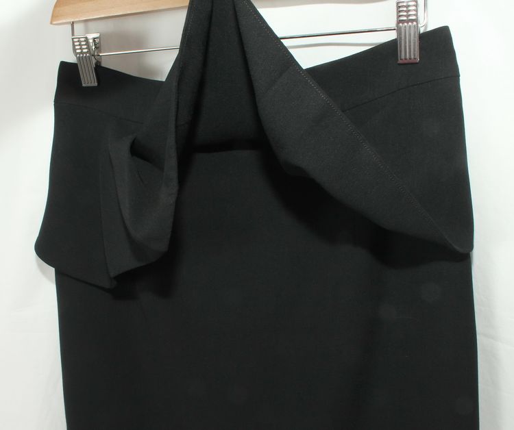 SK-190 กระโปรงแฟชั่น&ทำงาน ทรงสอบ ผ้า CHANEL สีดำ ด้านหน้ากระโปรงจับจีบระบาย