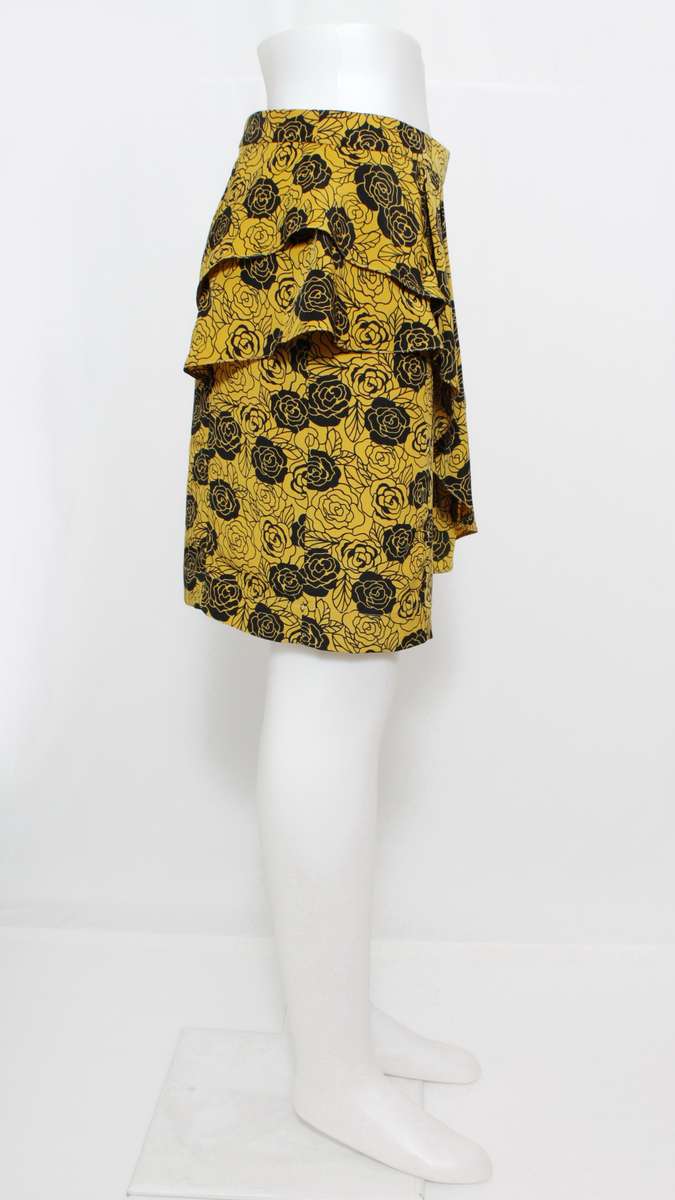 SK-104 กระโปรงแฟชั่น&ทำงาน ทรงสอบ ผ้าไหมอิตาลีพิมพ์ลายกุหลาบ พื้นสีเหลืองมาสตาส